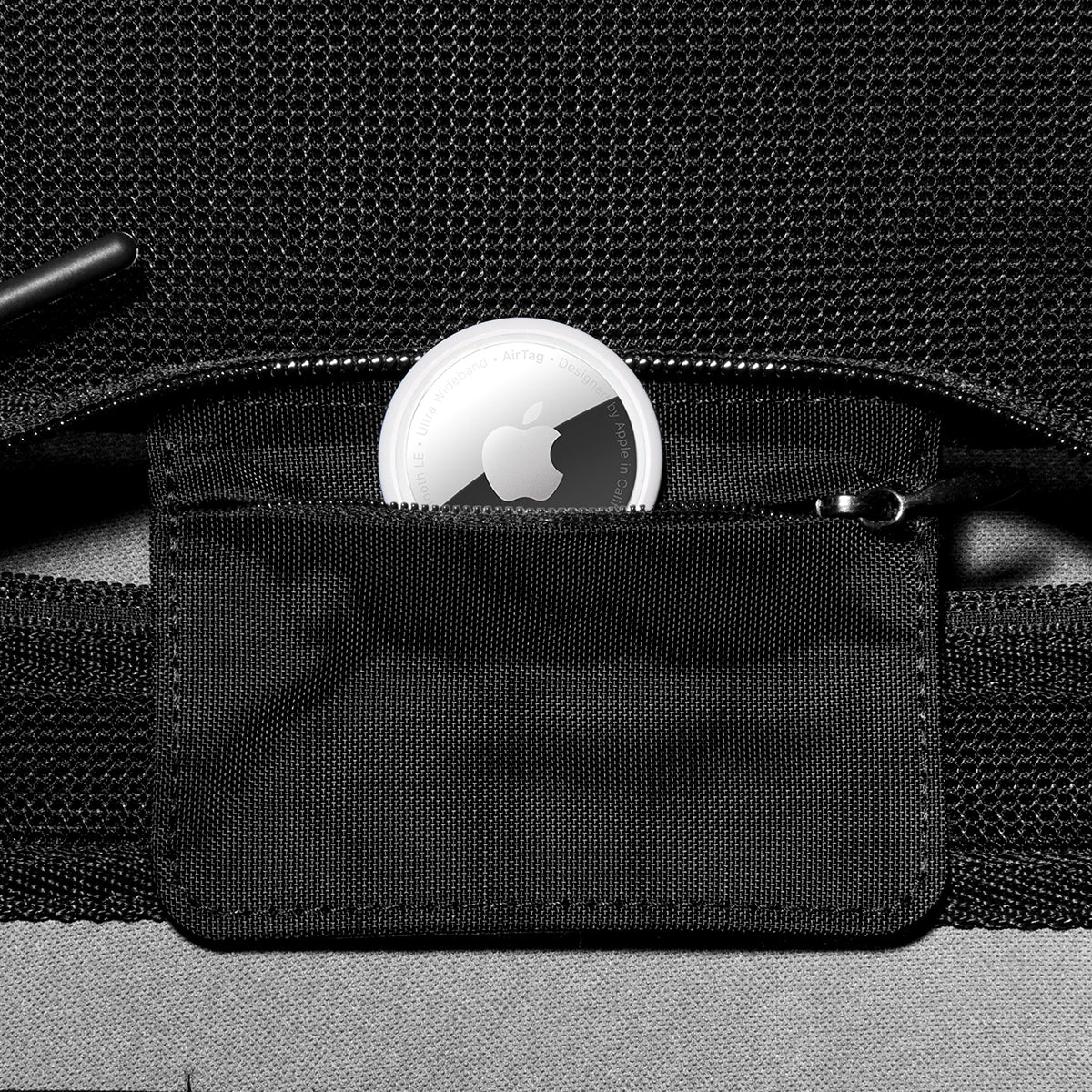 Spigen Klasden Pouch, charcoal gray - Apple Vision Pro