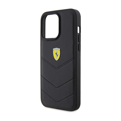 Ferrari Hülle Quilted Metal Logo Schwarz – iPhone 15 Pro Max