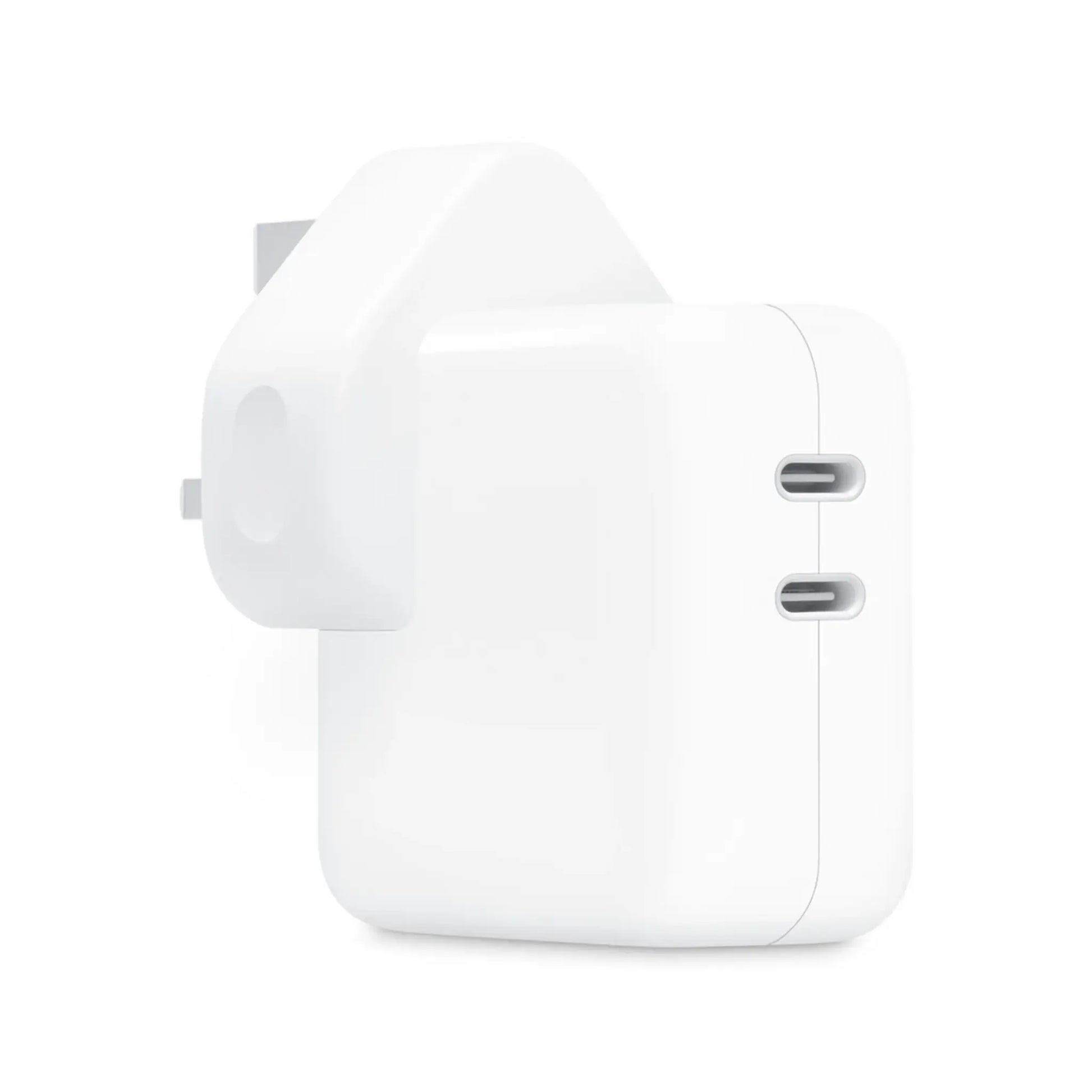 Das Bild zeigt das Apple MNWP3 Ladegerät Duo USB-C 35W UK-Plug in Weiß aus der Schrägansicht. 