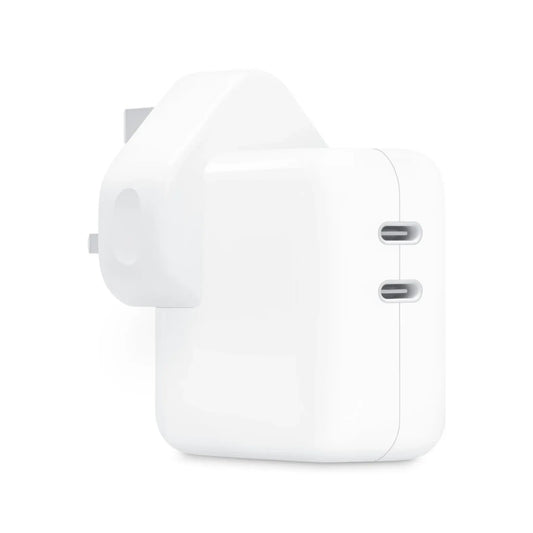 Das Bild zeigt das Apple MNWP3 Ladegerät Duo USB-C 35W UK-Plug in Weiß aus der Schrägansicht. 