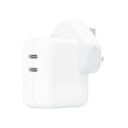 Das Bild zeigt das Apple MNWP3 Ladegerät Duo USB-C 35W UK-Plug in Weiß aus der Seitenansicht. 