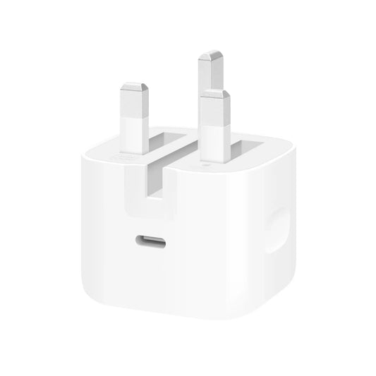 Das Bild zeigt das Apple MGKN4 Ladegerät 40W UK-Plug in Weiß aus der Schrägansicht.