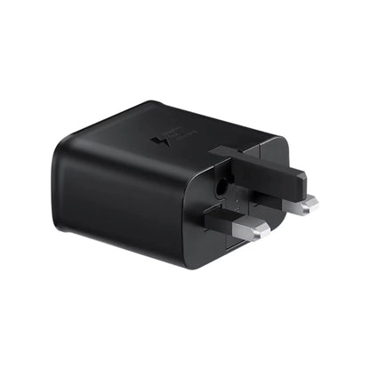 Das Bild zeigt das Samsung EP-TA200 Ladegerät 15W in Schwarz aus der Frontansicht. Das Ladegerät hat einen UK-Plug Stecker.