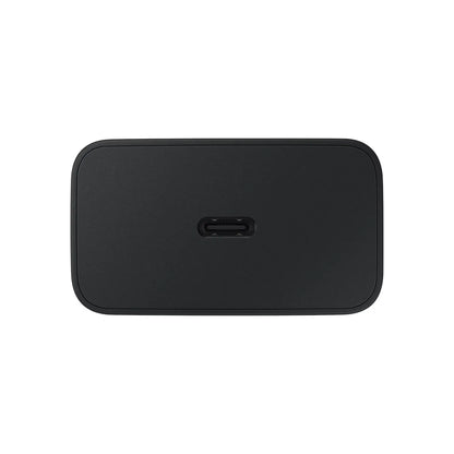 Das Bild zeigt das Samsung EP-T4510 Ladegerät 45W USB-C UK-Plug in Schwarz aus der Detailansicht.
