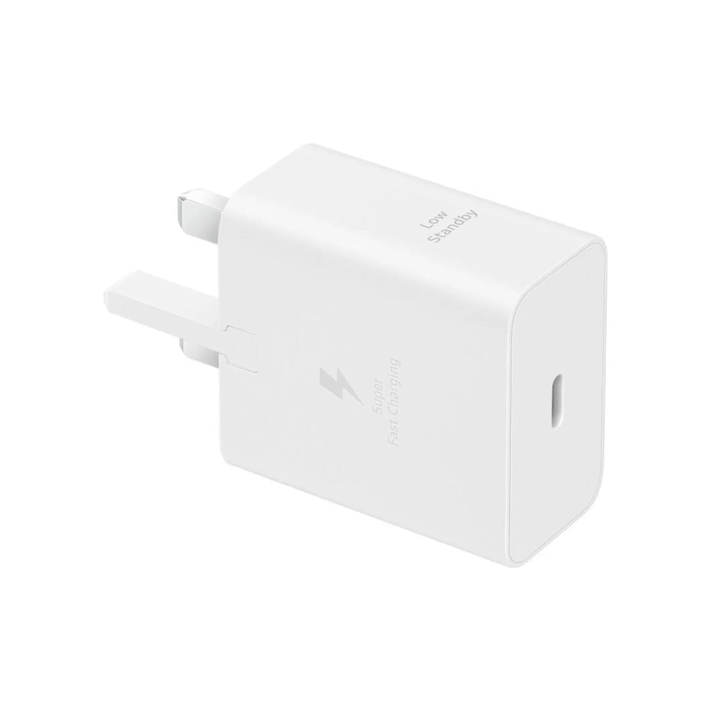 Das Bild zeigt das Samsung EP-T4510 Ladegerät 45W USB-C UK-Plug in Weiß aus der Schrägansicht.