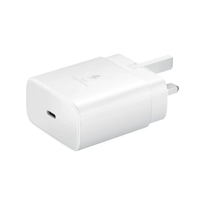 Das Bild zeigt das Samsung EP-TA845 Ladegerät 45W UK-Plug in Weiß.