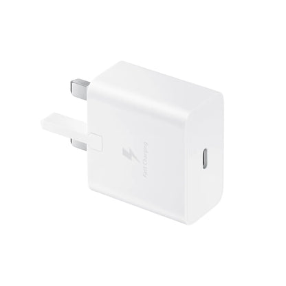 Das Bild zeigt das Samsung EP-T1510 Ladegerät 15W UK-Plug in Weiß aus der Schrägansicht.