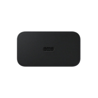 Das Bild zeigt das Samsung EP-T2510N Ladegerät 25W UK-Plug in Schwarz aus der Detailansicht.
