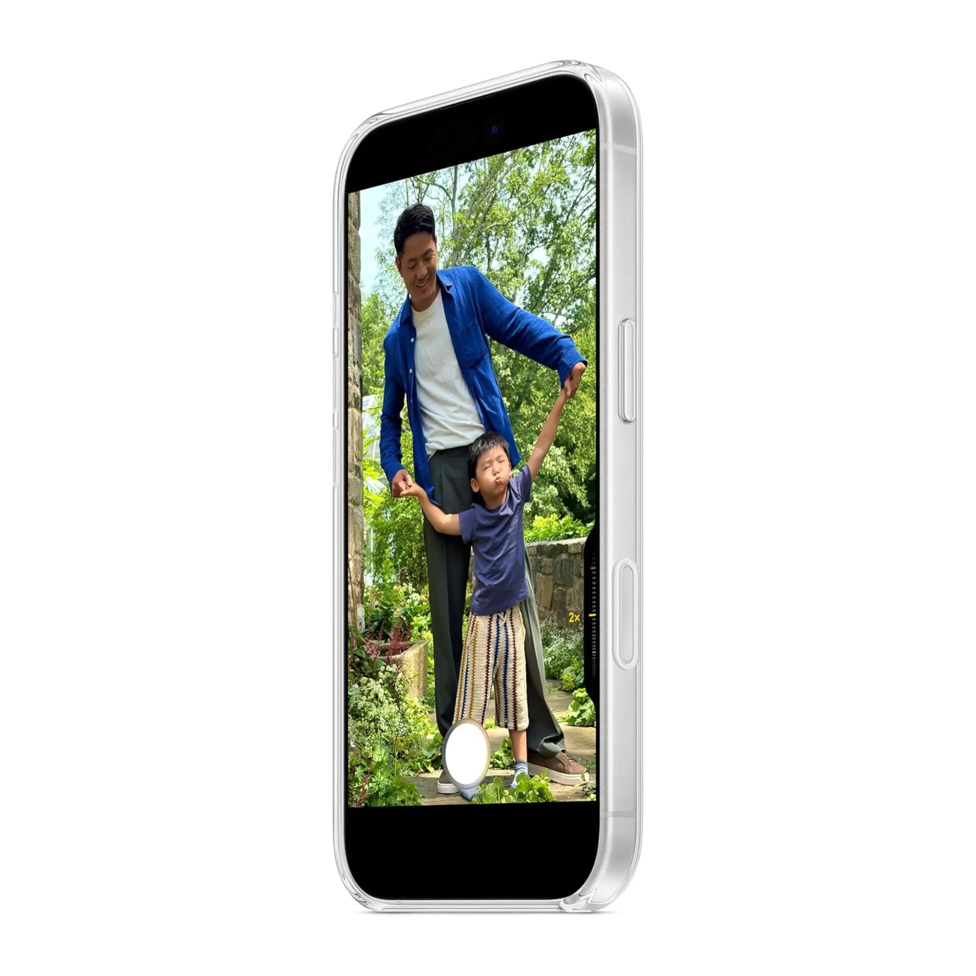 Das Bild zeigt die Apple iPhone Handyhülle MGF24ZM/A aus Polykarbonat. Sie ist kompatibel mit dem iPhone 17. In der Farbe Transparent aus der Schrägansicht.