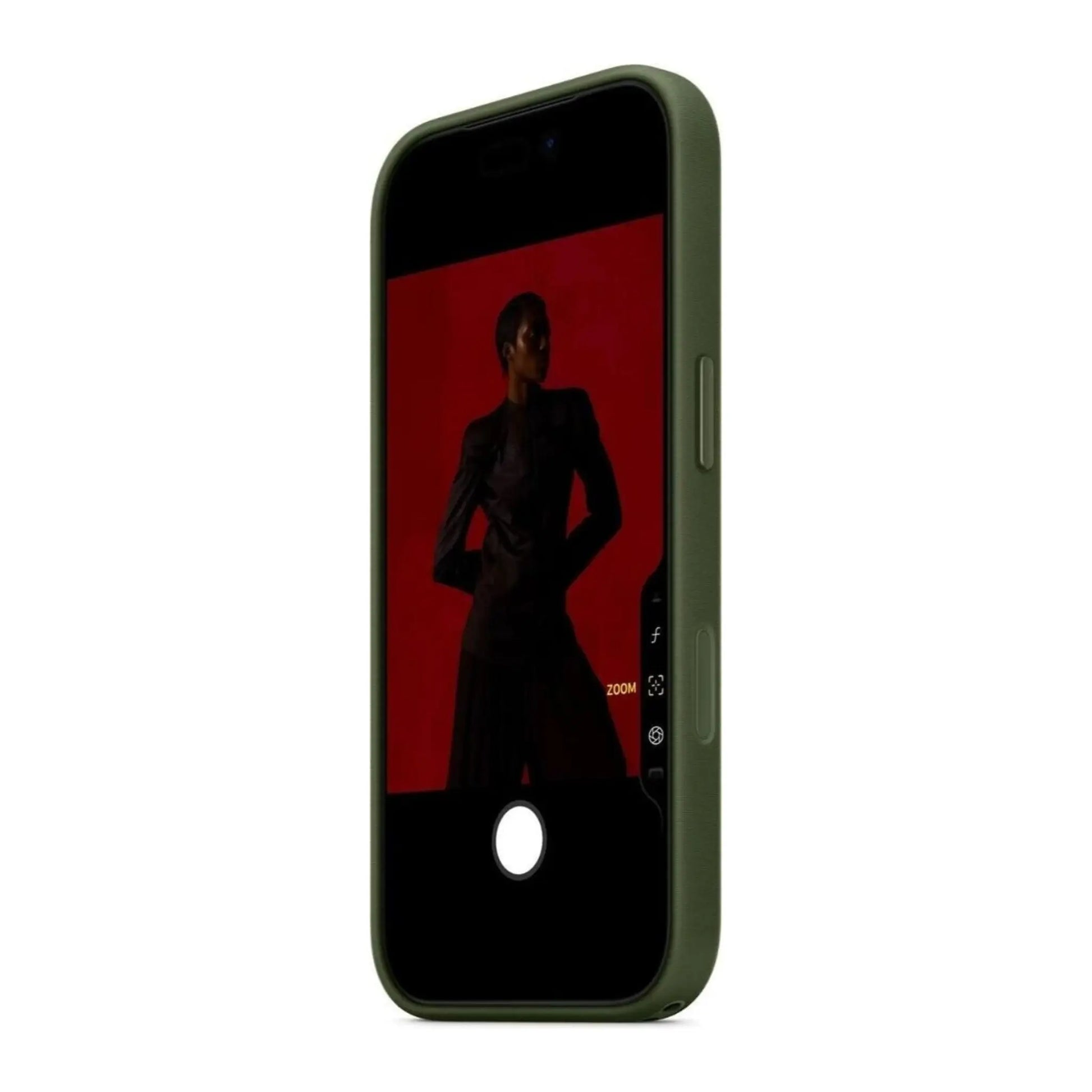 Das Bild zeigt die Apple iPhone Handyhülle MGFD4ZM/A aus Funktionsgewebe. Sie ist kompatibel mit dem iPhone 17 Pro Max. In der Farbe Grün aus der Schrägansicht.