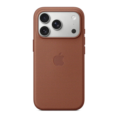 Das Bild zeigt die Apple iPhone Handyhülle MGF64ZM/A aus Funktionsgewebe. Sie ist kompatibel mit dem iPhone 17 Pro. In der Farbe Siena aus der Frontansicht.