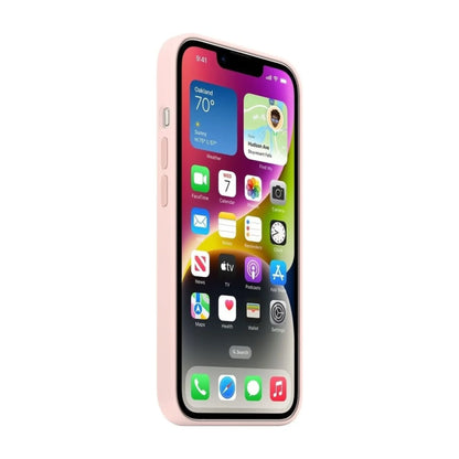 Das Bild zeigt die Apple iPhone Handyhülle MW5V3ZM/A aus Silikon. Sie ist kompatibel mit dem iPhone 14. In der Farbe Kalkrosa aus der Seitenansicht.