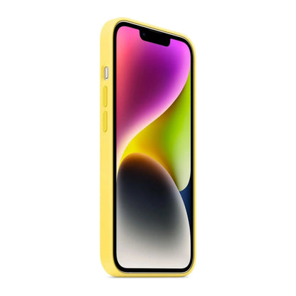 Das Bild zeigt die Apple iPhone Handyhülle MQU73ZM/A aus Silikon. Sie ist kompatibel mit dem iPhone 14. In der Farbe Kanariengelb aus der Seitenansicht.