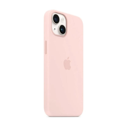 Das Bild zeigt die Apple iPhone Handyhülle MPT73ZM/A aus Silikon. Sie ist kompatibel mit dem iPhone 14 Plus. In der Farbe Kalkrosa aus der Schrägansicht.