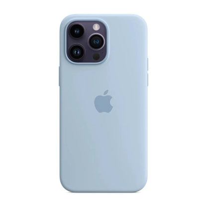 Das Bild zeigt die Apple iPhone Handyhülle MQUP3ZM/A aus Silikon. Sie ist kompatibel mit dem iPhone 14 Pro Max. In der Farbe Himmelblau aus der Frontansicht.