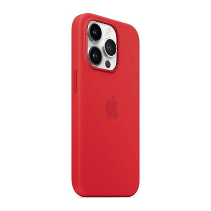 Das Bild zeigt die Apple iPhone Handyhülle MPTR3ZM/A aus Silikon. Sie ist kompatibel mit dem iPhone 14 Pro Max. In der Farbe Rot aus der Schrägansicht.