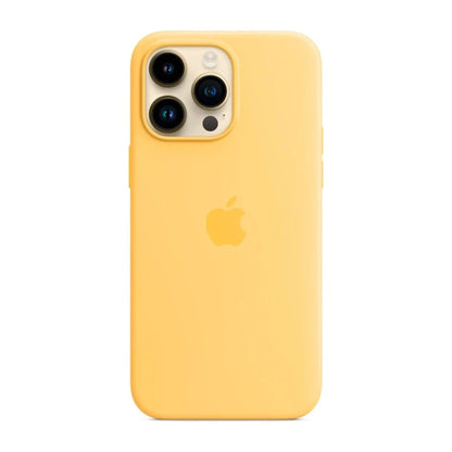 Das Bild zeigt die Apple iPhone Handyhülle MPU03ZM/A aus Silikon. Sie ist kompatibel mit dem iPhone 14 Pro Max. In der Farbe Sonnenlicht aus der Frontansicht.