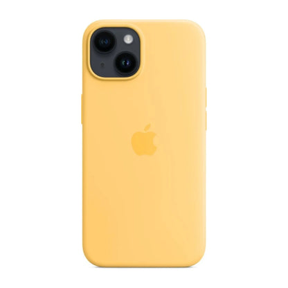 Das Bild zeigt die Apple iPhone Handyhülle MPT23ZM/A aus Silikon. Sie ist kompatibel mit dem iPhone 14. In der Farbe Sonnenlicht aus der Frontansicht.