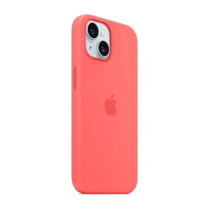 Das Bild zeigt die Apple iPhone Handyhülle MT0V3ZM/A aus Silikon. Sie ist kompatibel mit dem iPhone 15. In der Farbe Guave aus der Schrägansicht.