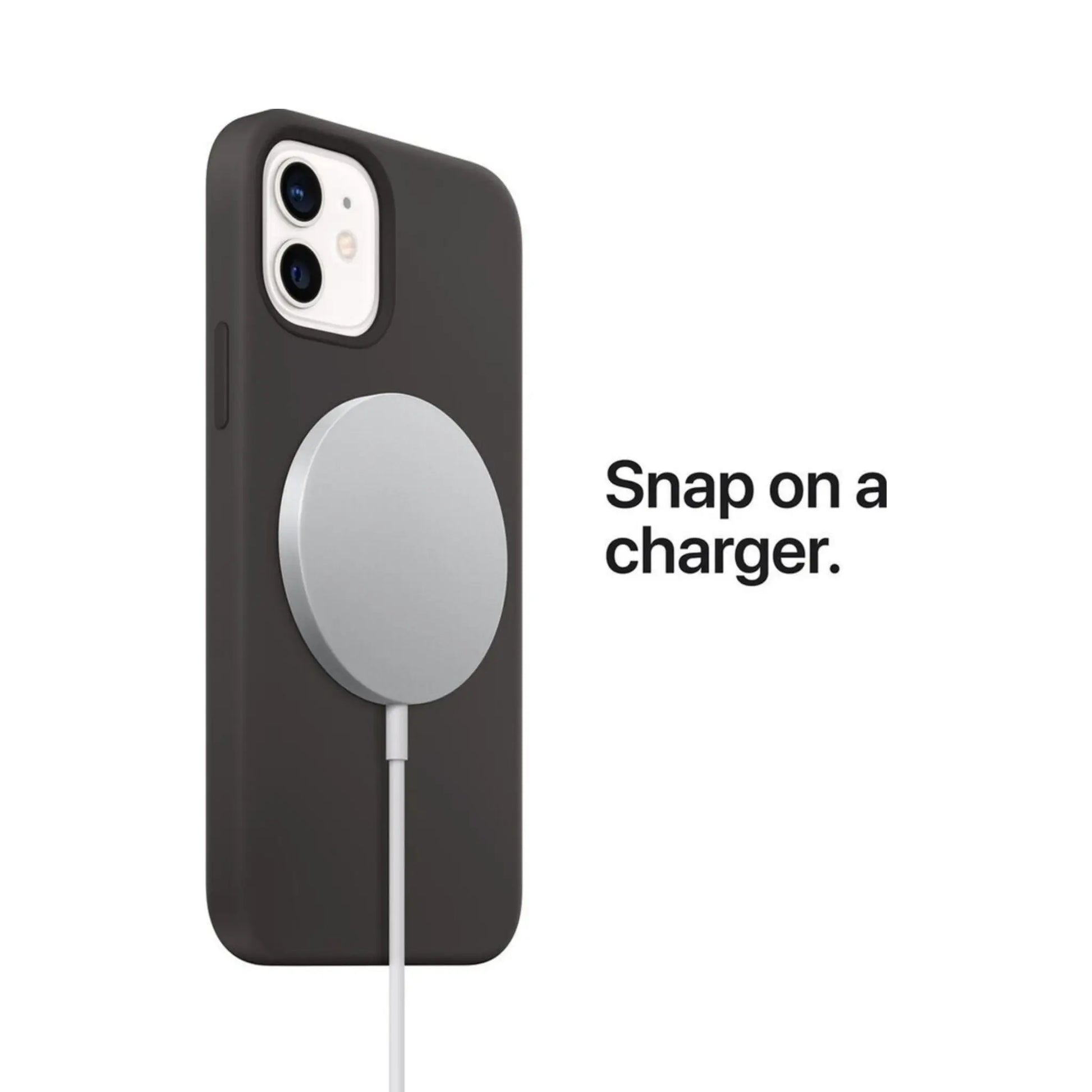 Das Bild zeigt die Apple iPhone Handyhülle aus Silikon. Sie ist kompatibel mit dem iPhone 15. Es ist ein MagSafe Ladegerät angeschlossen.