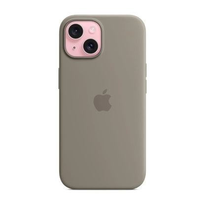 Das Bild zeigt die Apple iPhone Handyhülle MXQU3ZM/A aus Silikon. Sie ist kompatibel mit dem iPhone 15 Plus. In der Farbe Tonbraun aus der Frontansicht.
