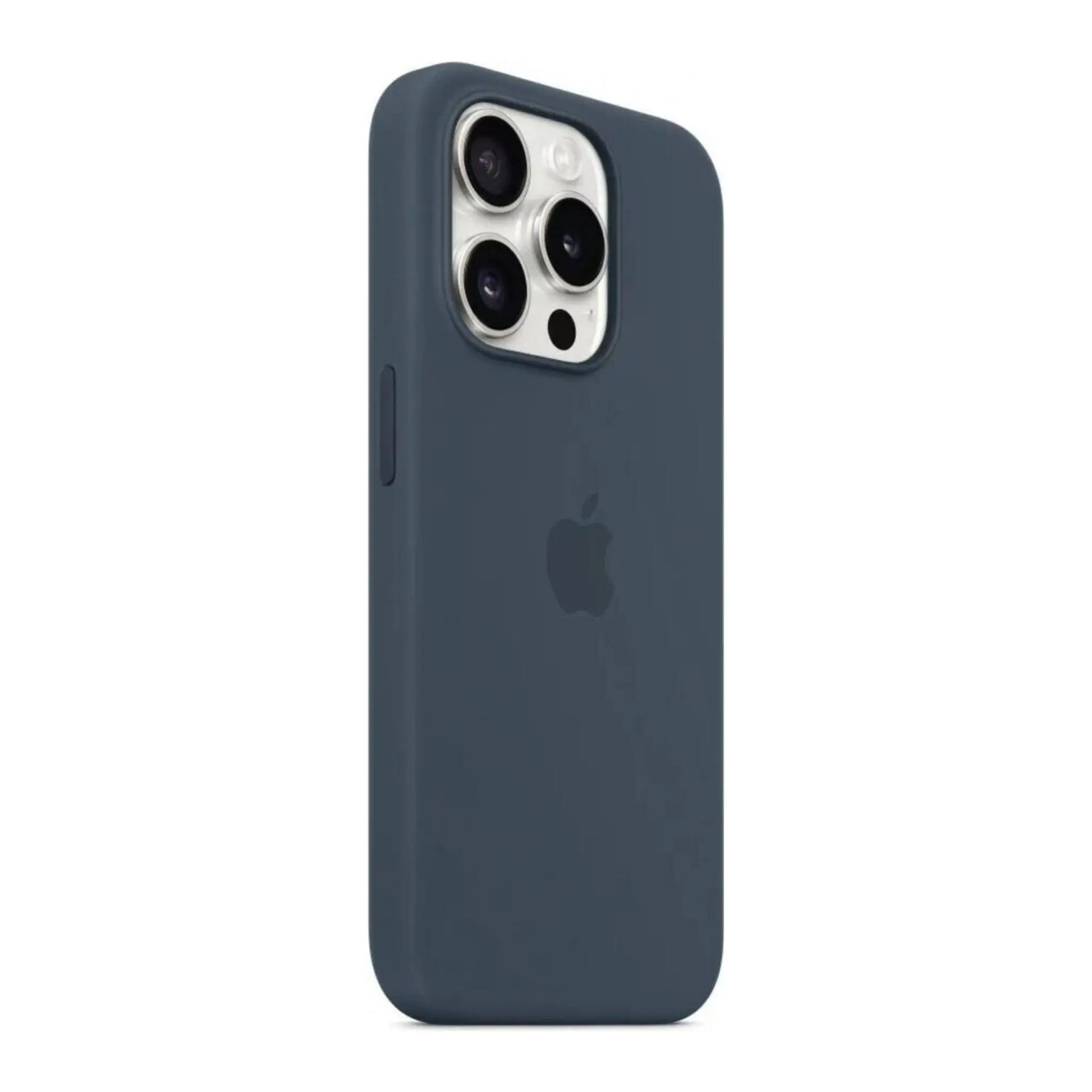 Das Bild zeigt die Apple iPhone Handyhülle MT1D3ZM/A aus Silikon. Sie ist kompatibel mit dem iPhone 15 Pro. In der Farbe Sturmblau aus der Schrägansicht.