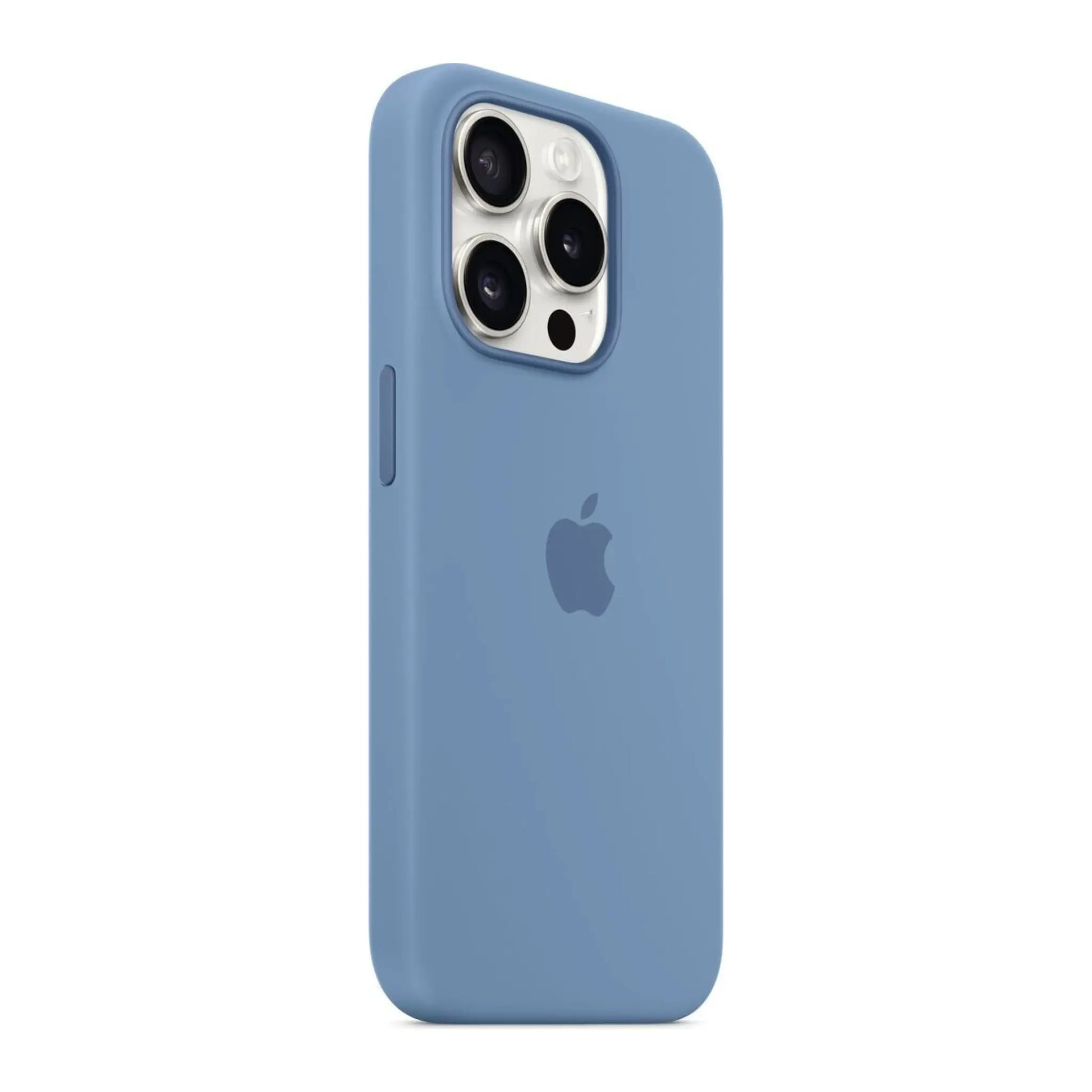 Das Bild zeigt die Apple iPhone Handyhülle MT1Y3ZM/A aus Silikon. Sie ist kompatibel mit dem iPhone 15 Pro. In der Farbe Winterblau aus der Schrägansicht.