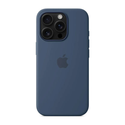 Das Bild zeigt die Apple iPhone Handyhülle aus Silikon. Sie ist kompatibel mit dem iPhone 16 Pro. In der Farbe Denim aus der Frontansicht.