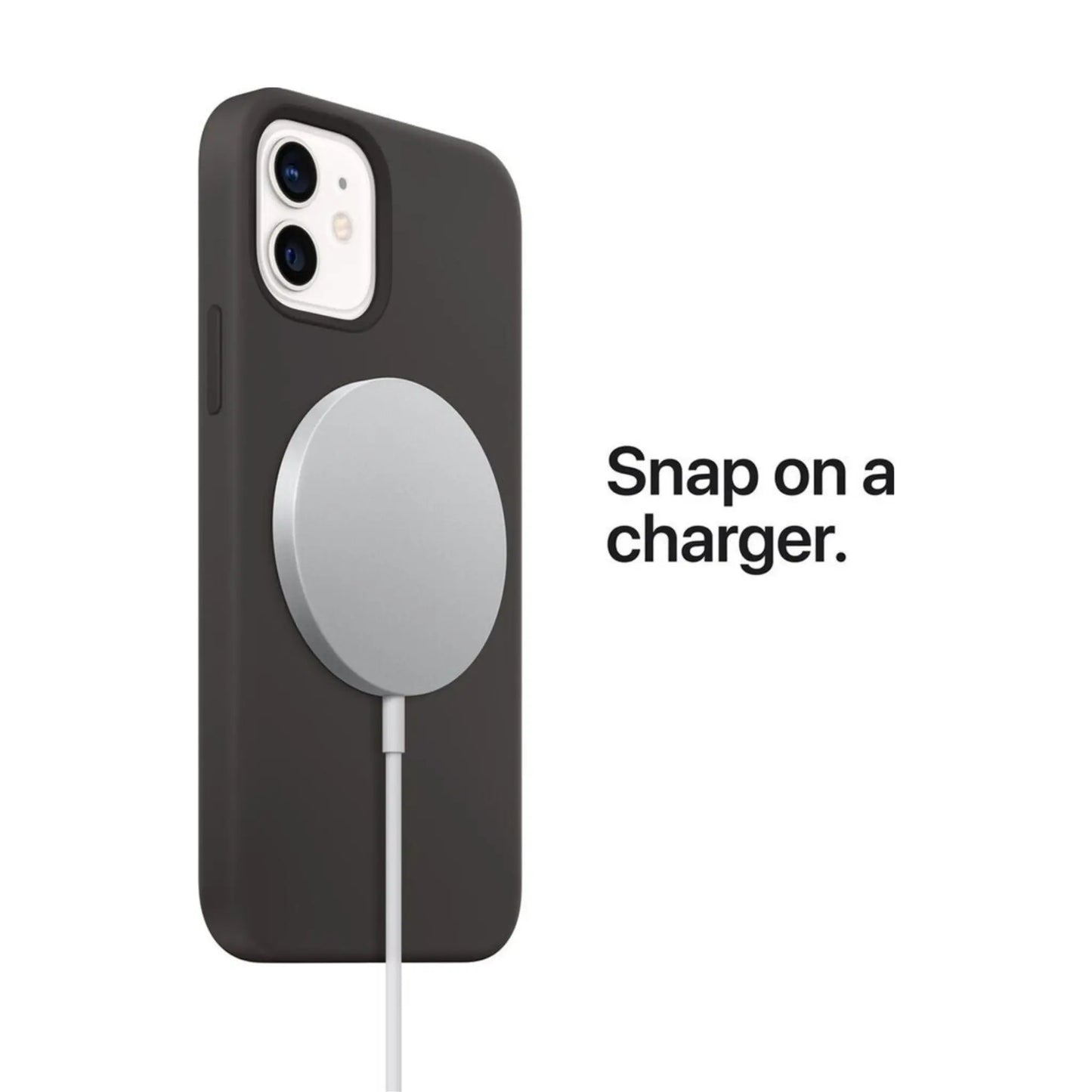 Das Bild zeigt die Apple iPhone Handyhülle aus Silikon. Sie ist kompatibel mit dem iPhone 16 Pro Max. Auf der Rückseite ist ein MagSafe Ladegerät angeschlossen.