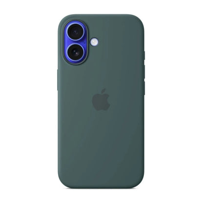 Das Bild zeigt die Apple iPhone Handyhülle MYY83ZM/A aus Silikon. Sie ist kompatibel mit dem iPhone 16. In der Farbe Seegrün aus der Frontansicht.