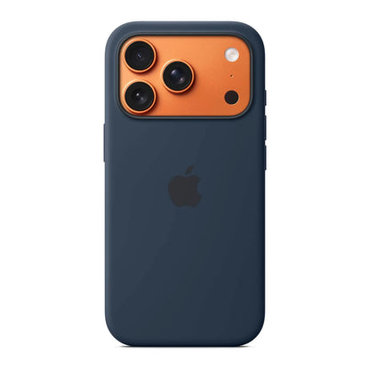 Das Bild zeigt die Apple iPhone Handyhülle MGFH4ZM/A aus Silikon. Sie ist kompatibel mit dem iPhone 17 Pro. In der Farbe Mitternacht aus der Frontansicht.
