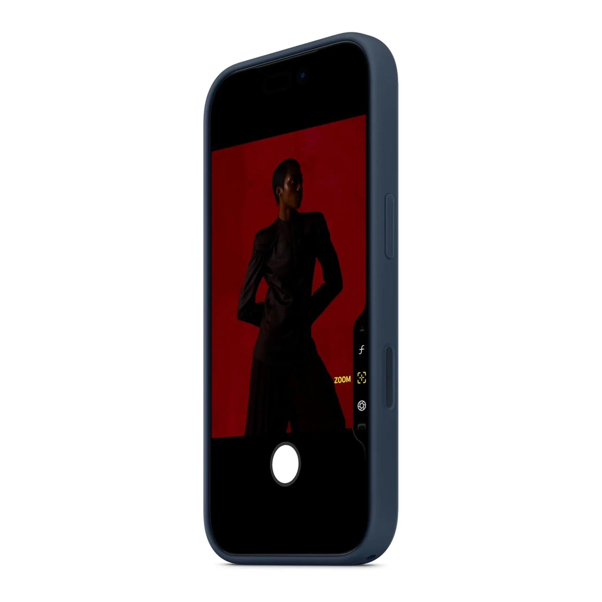 Das Bild zeigt die Apple iPhone Handyhülle MGFH4ZM/A aus Silikon. Sie ist kompatibel mit dem iPhone 17 Pro. In der Farbe Mitternacht aus der Schrägansicht.