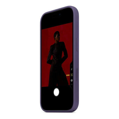 Das Bild zeigt die Apple iPhone Handyhülle MGFG4ZM/A aus Silikon. Sie ist kompatibel mit dem iPhone 17 Pro. In der Farbe Nebelviolett aus der Schrägansicht.