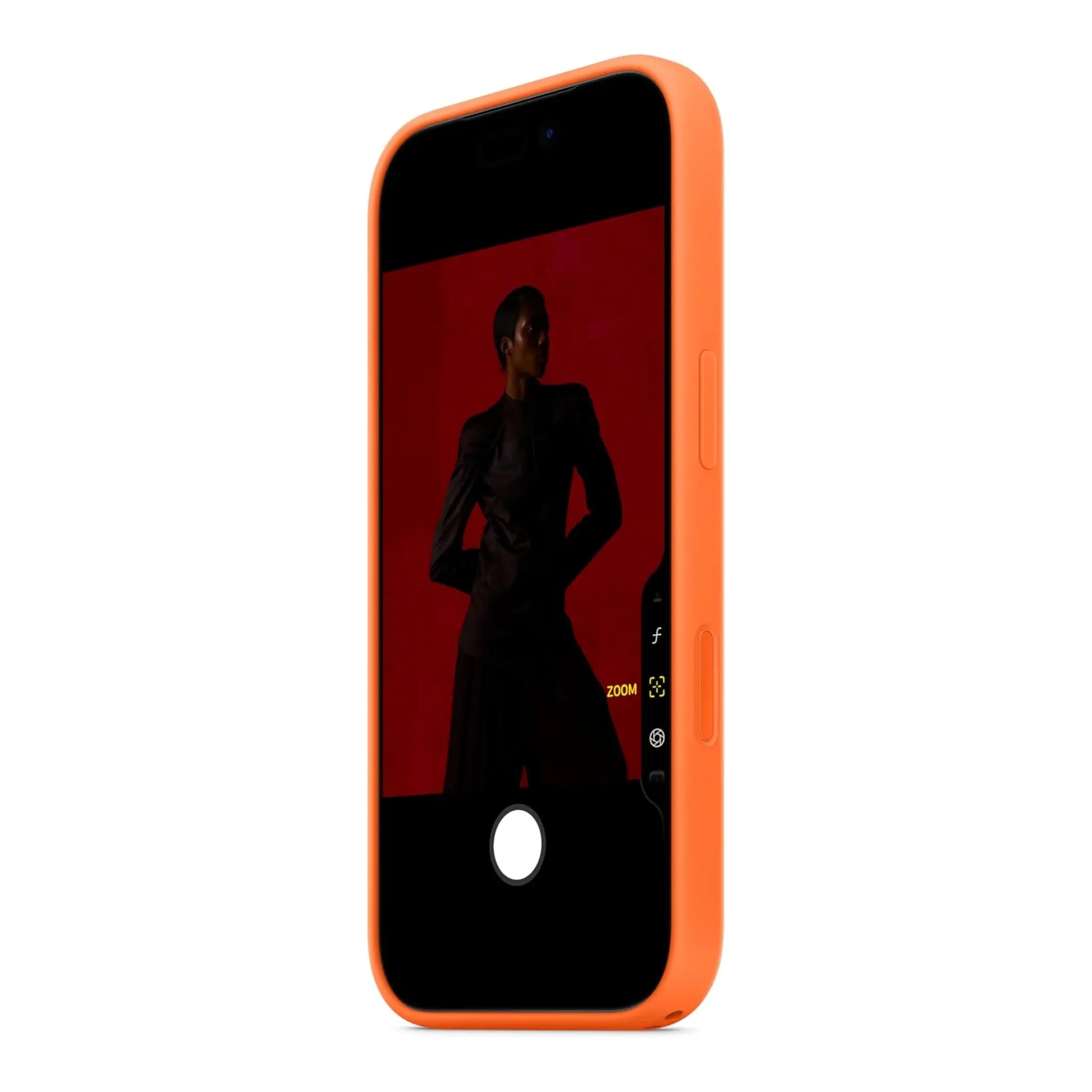 Das Bild zeigt die Apple iPhone Handyhülle MGFE4ZM/A aus Silikon. Sie ist kompatibel mit dem iPhone 17 Pro. In der Farbe Orange aus der Schrägansicht.