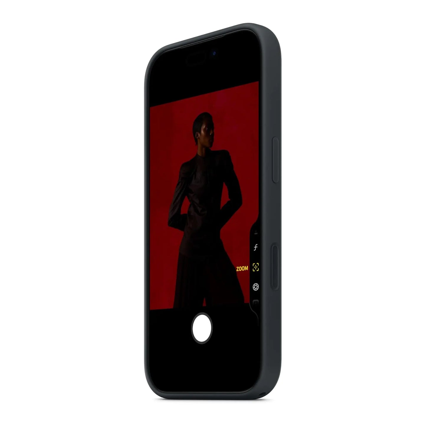 Das Bild zeigt die Apple iPhone Handyhülle MGFK4ZM/A aus Silikon. Sie ist kompatibel mit dem iPhone 17 Pro. In der Farbe Schwarz aus der Schrägansicht.
