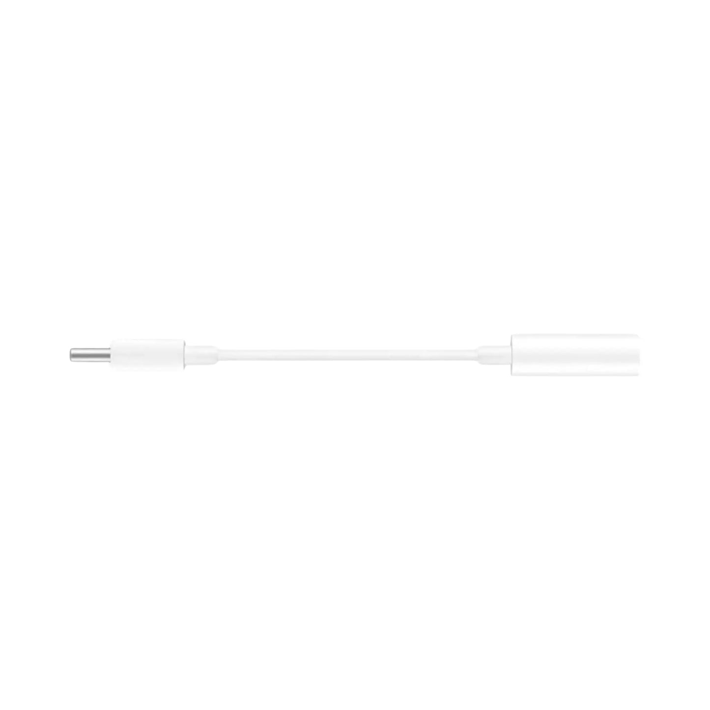 Das Bild zeigt den Huawei Adapter in Weiß, USB-C auf 3,5-mm-Klinkenstecker, kompakter Audio-Adapter für Kopfhörer und Lautsprecher ohne USB-C-Anschluss aus der Seitenansicht. 