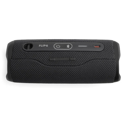 Das Bild zeigt den JBL Flip 6 Bluetooth Lautsprecher in Schwarz von der Rückseite.