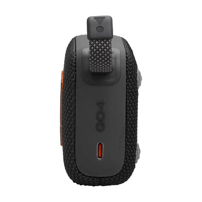 Das Bild zeigt den JBL GO 4 Bluetooth Lautsprecher in Schwarz aus der Seitenansicht.