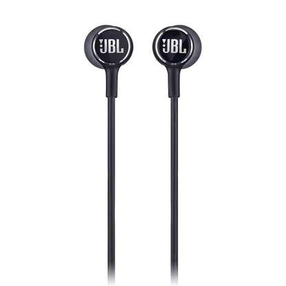 Das Bild zeigt die JBL Live 100 In-Ear-Kopfhörer in Schwarz aus der Seitenansicht.