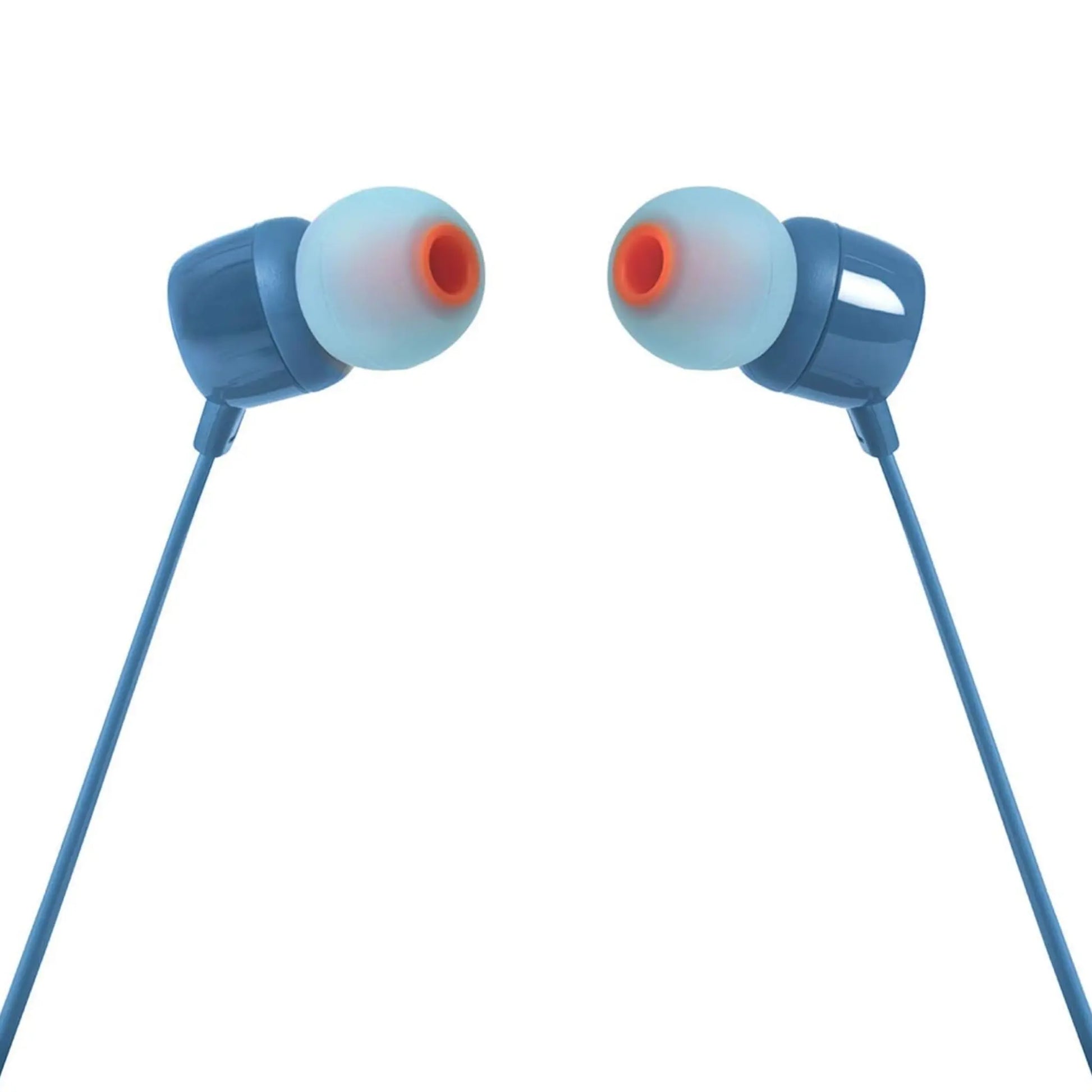 Das Bild zeigt die JBL Tune 110 In-Ear-Kopfhörer in Blau aus der Detailansicht.