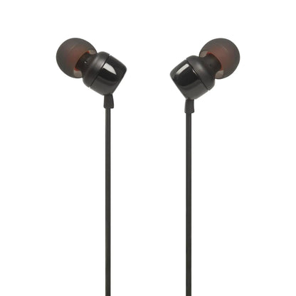 Das Bild zeigt die JBL Tune 110 In-Ear-Kopfhörer in Schwarz aus der Detailansicht.