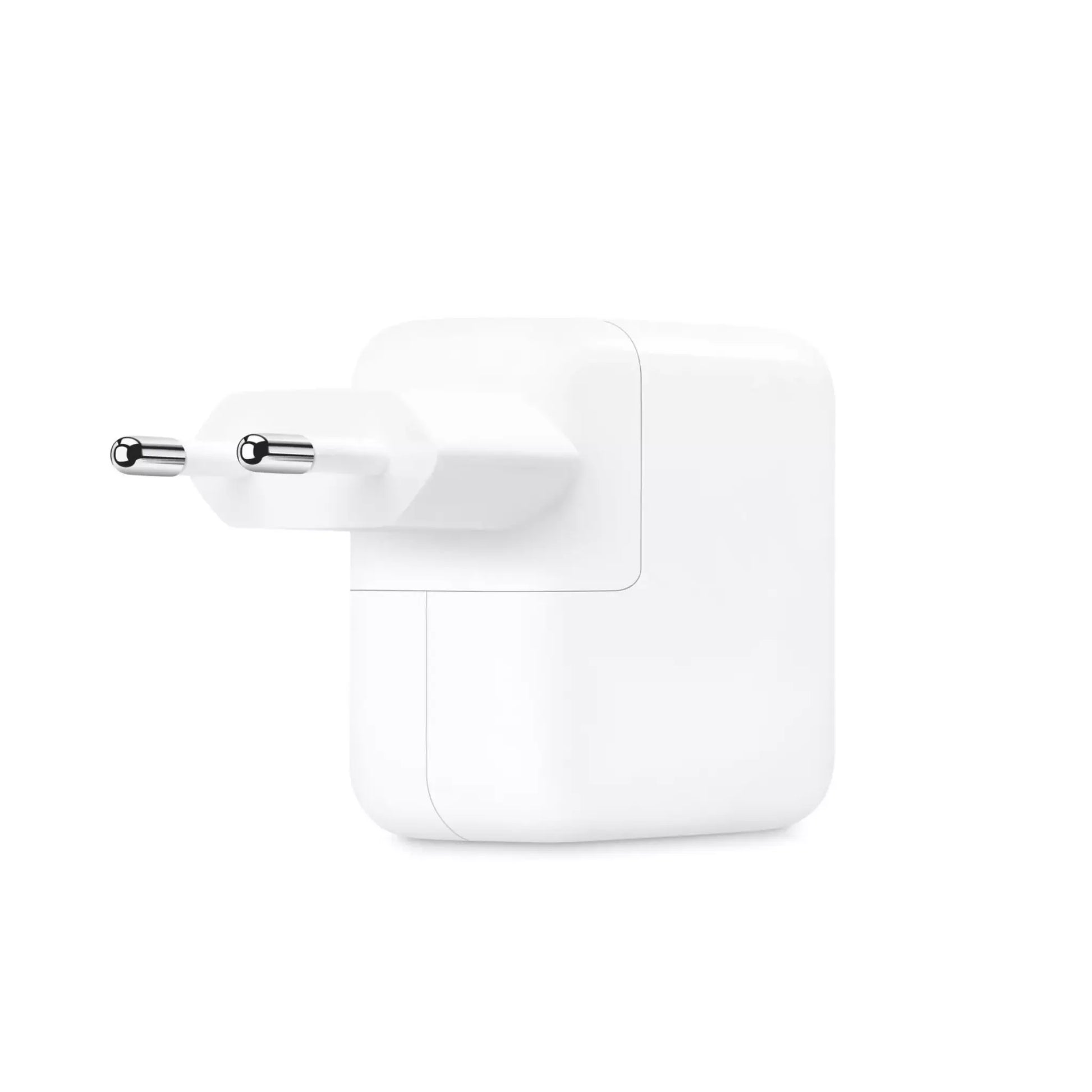 Das Bild zeigt das Ladegerät 35W Duo USB-C Netzteil in Weiß aus der Schrägansicht.