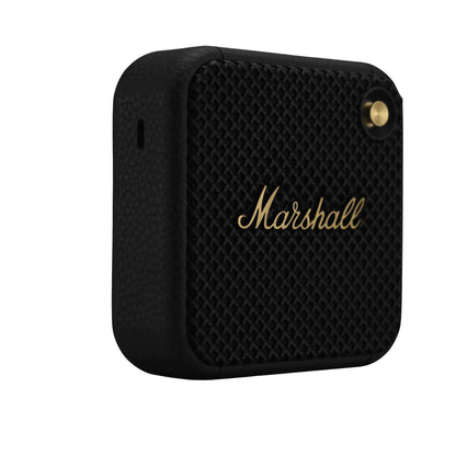 Das Bild zeigt den Marshall Willen Bluetooth Lautsprecher in Schwarz aus der Schrägansicht.