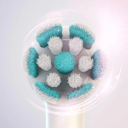 Das Bild zeigt die Oral-B Gentle Care Aufsteckbürste in Weiß aus der Detailansicht.