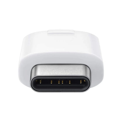 Das Bild zeigt den Samsung EE-GN930 Adapter – USB-C auf Micro-USB Konverter in kompakter Bauform für Laden und Synchronisieren. Die Ansicht zeigt die USB-C Verbindung.