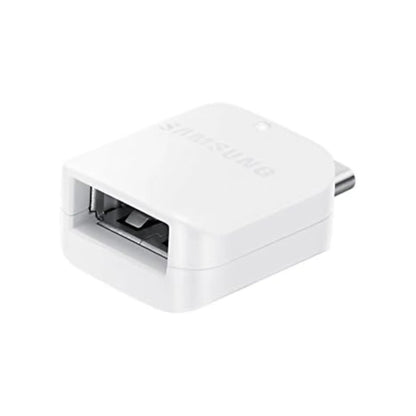 Das Bild zeigt den Samsung EE-UN930 Adapter in Weiß – USB-C auf USB-A Adapter für schnelle Datenübertragung und Ladefunktion. In der Ansicht ist die USB-A Verbindung sichtbar.
