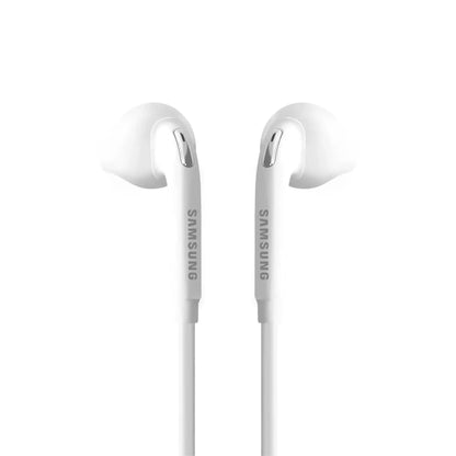 Das Bild zeigt die Samsung EG920 In‑Ear‑Kopfhörer in Weiß aus der Nahansicht.