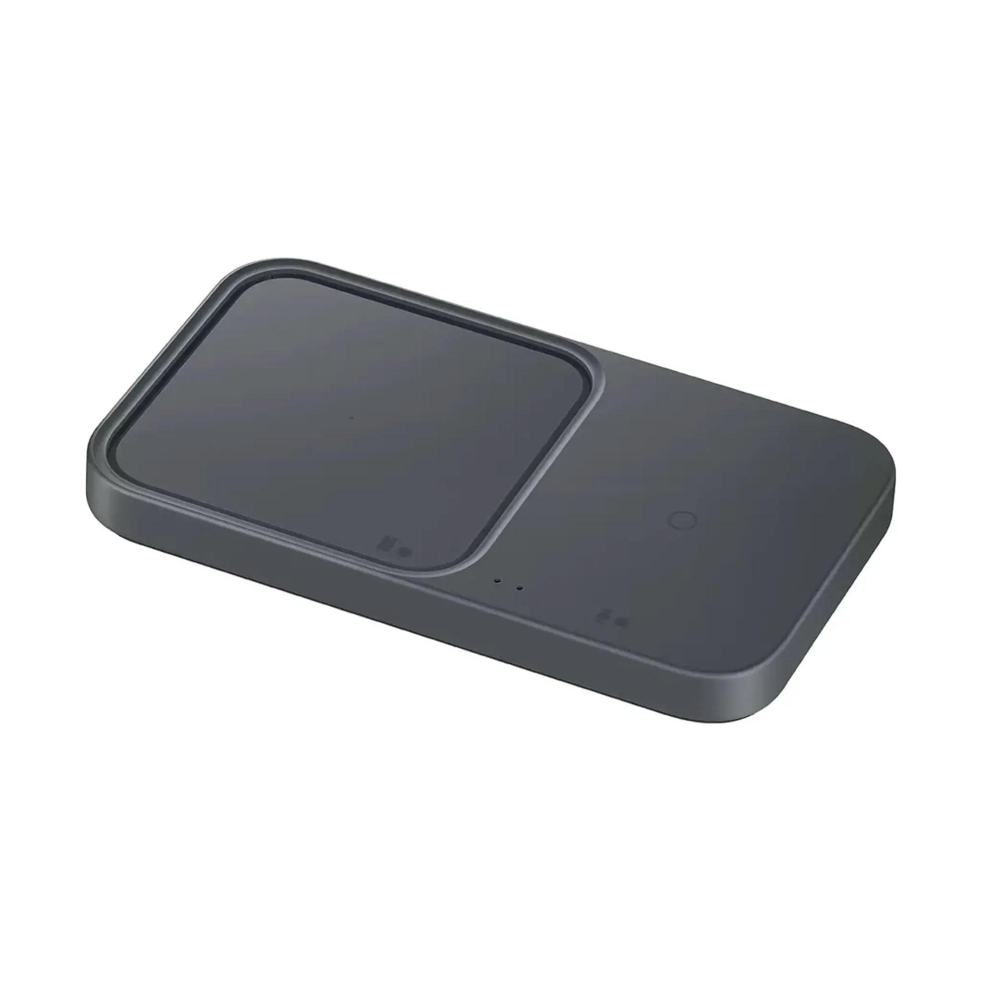 Das Bild zeigt das Samsung EP-P5400 Wireless Charger Pad Duo in Schwarz aus der Schrägansicht.