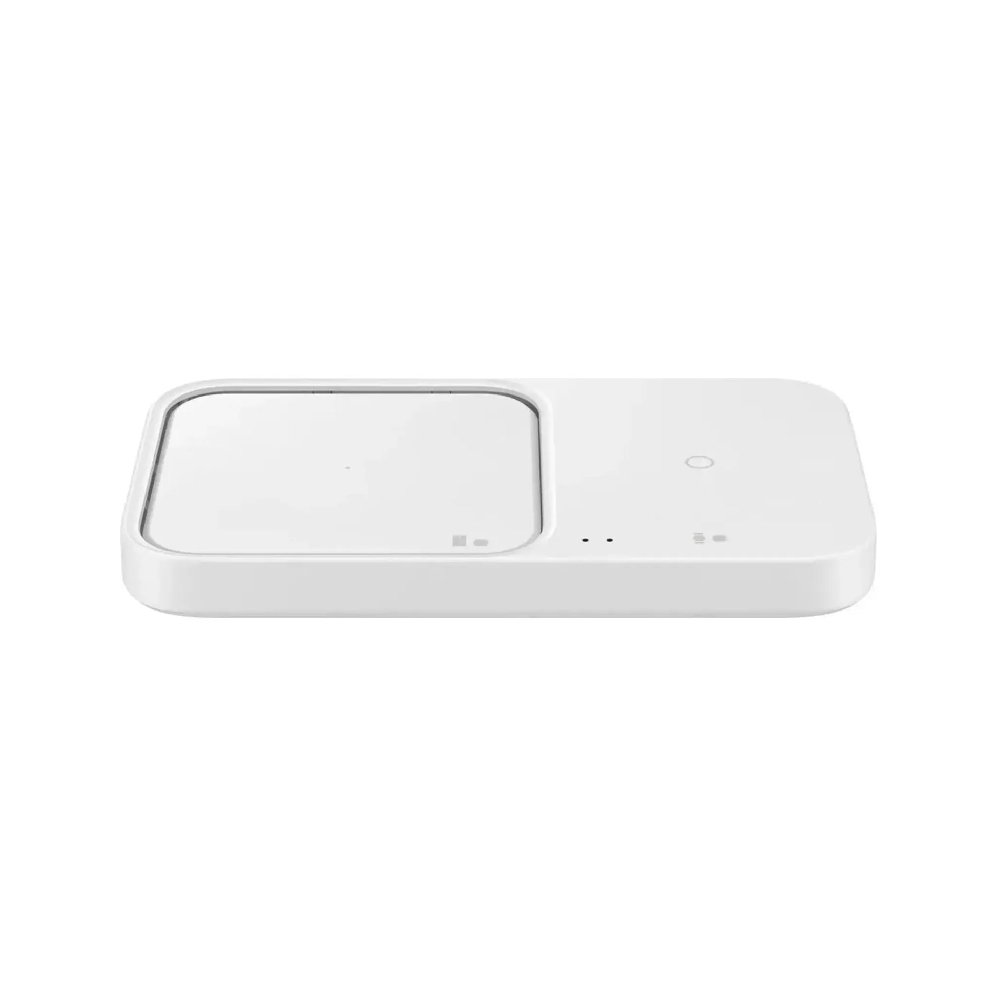 Das Bild zeigt das Samsung EP-P5400 Wireless Charger Pad Duo in Weiß aus der Seitenansicht.