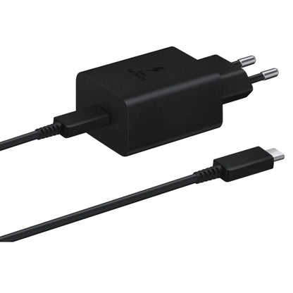 Das Bild zeigt das Samsung EP-T4510 Ladegerät mit 45 W und 1,8 m USB-C-Kabel – kompaktes Schnellladegerät für kompatible Endgeräte.
